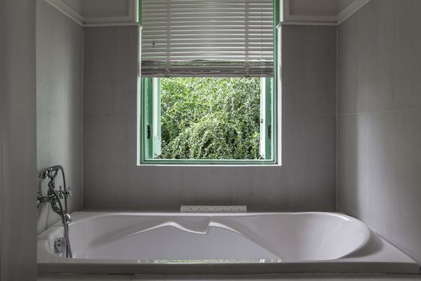 Fiberglass Tub Installation in Sellersburg